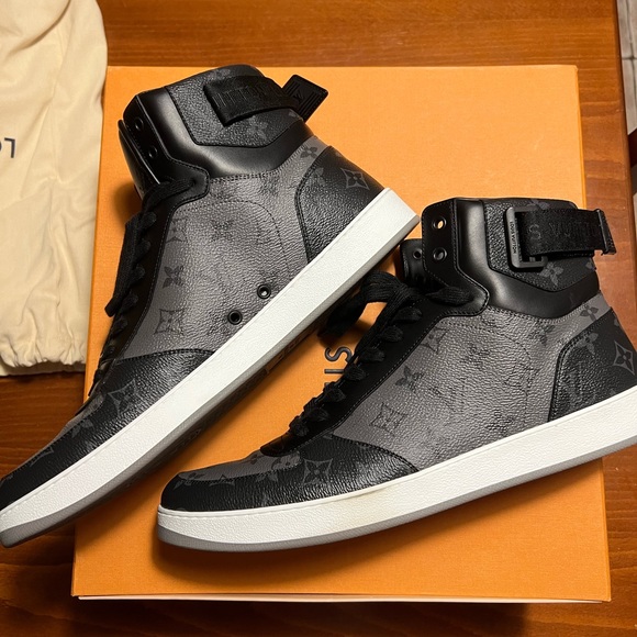 Louis Vuitton RIVOLI SNEAKER BOOT size 12 - Picture 3 of 3